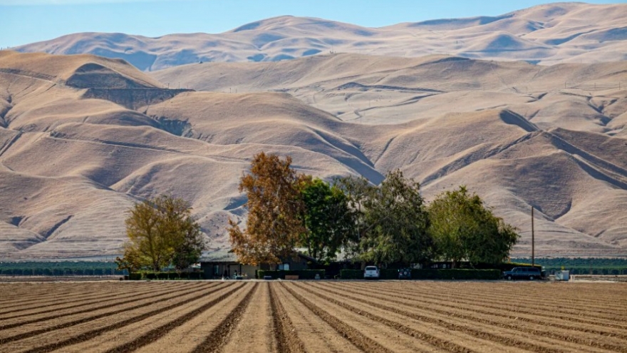 Nghịch lý Trái đất khô hạn: Mối liên hệ giữa hạn hán và nước biển dâng